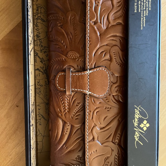 Patricia Nash tooled leather travel set w/ bag - Picture 11 of 11